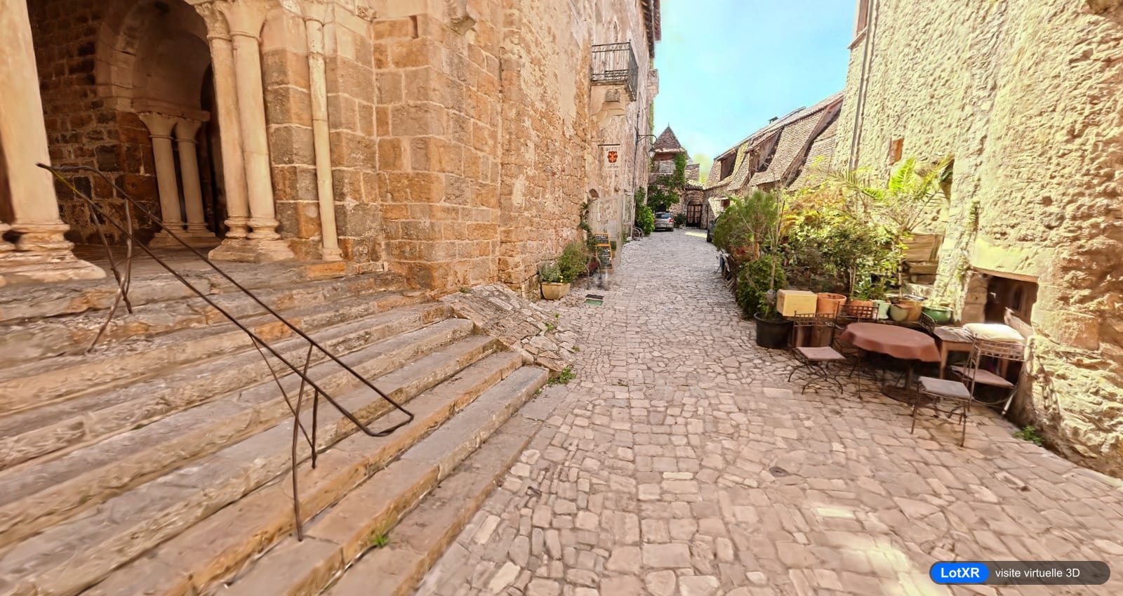Rue du prieuré à Carennac (Lot), l'un des Plus Beaux Villages de France : ruelle pavée et maisons de pierre, en visite virtuelle 3D