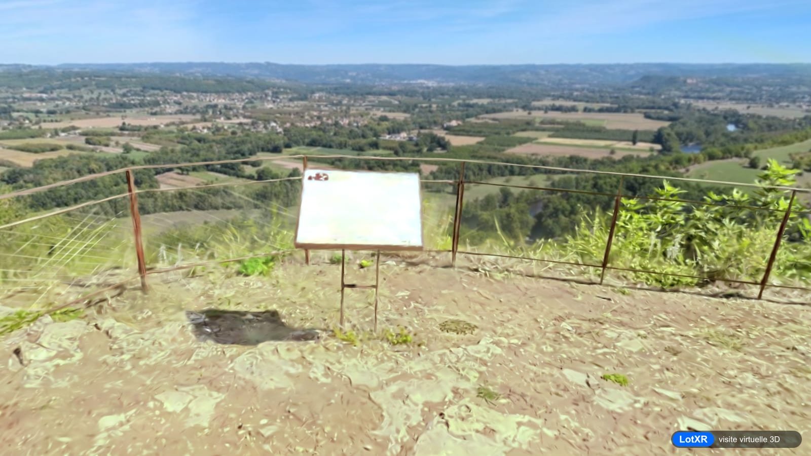 Belvédère du château de Taillefer à Gintrac : panneau d'information et garde-corps face à la vallée de la Dordogne