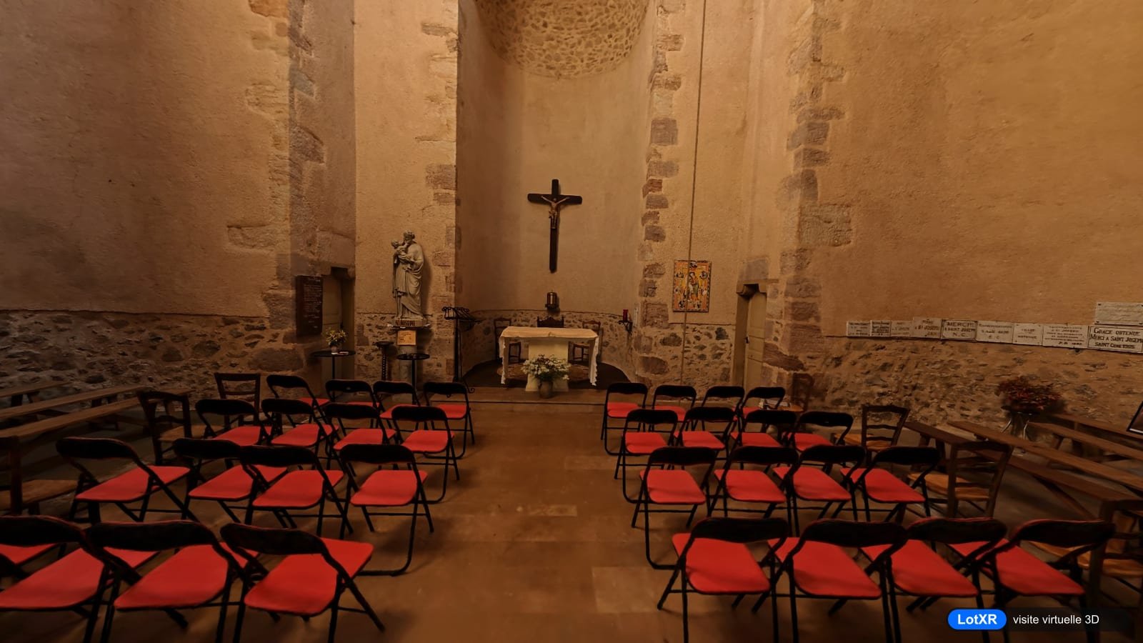 Intérieur de la chapelle du sanctuaire du Mont Saint-Joseph, à Saint-Jean-Lagineste (Lot)