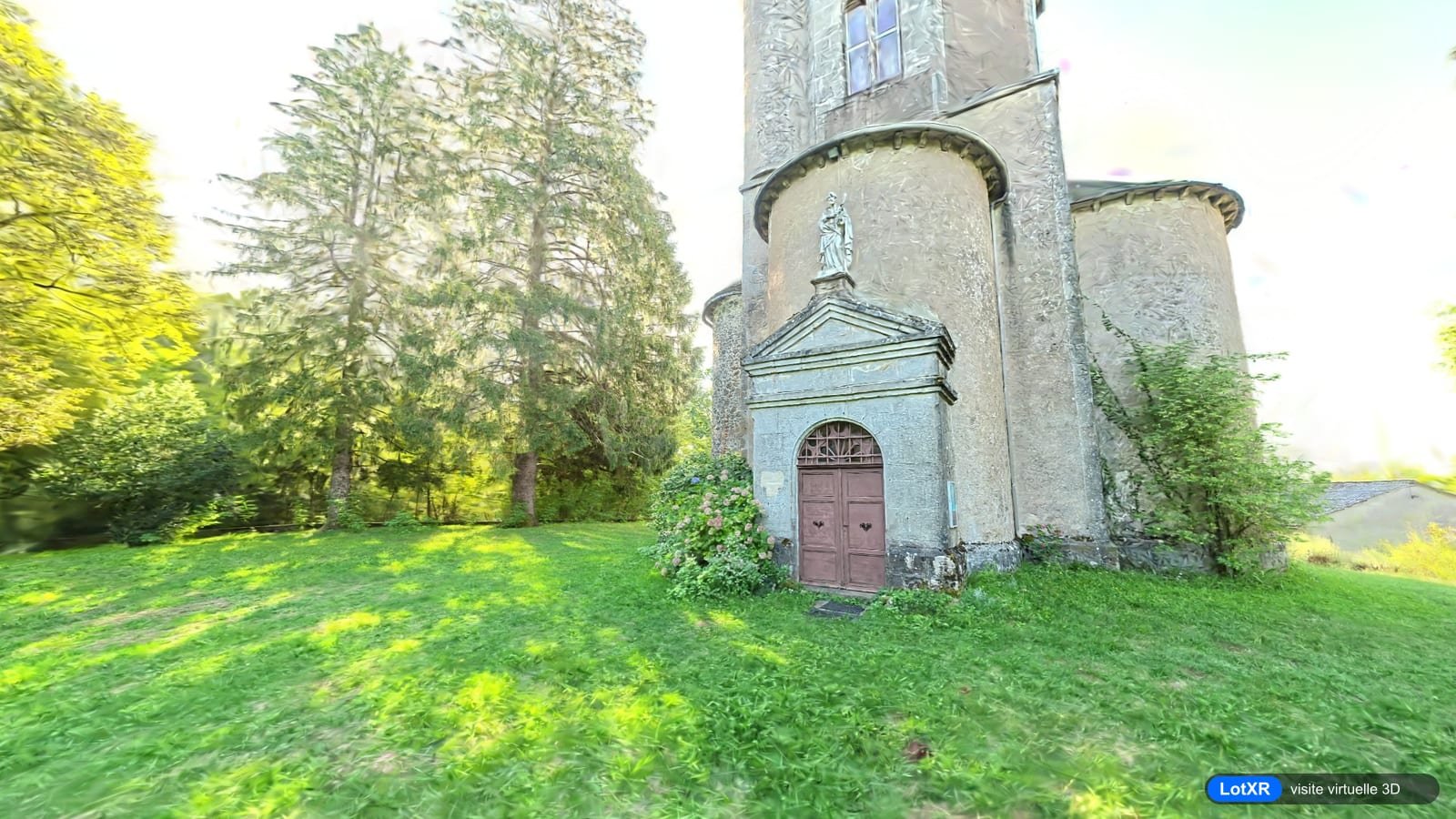 Extérieur et entrée du sanctuaire du Mont Saint-Joseph, Saint-Jean-Lagineste (Lot)