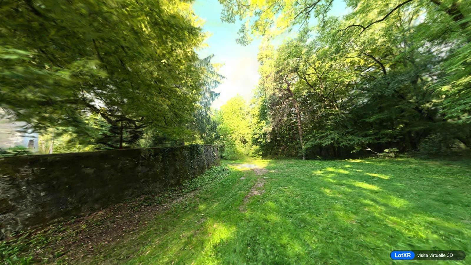 Abords boisés du sanctuaire du Mont Saint-Joseph, côté parking