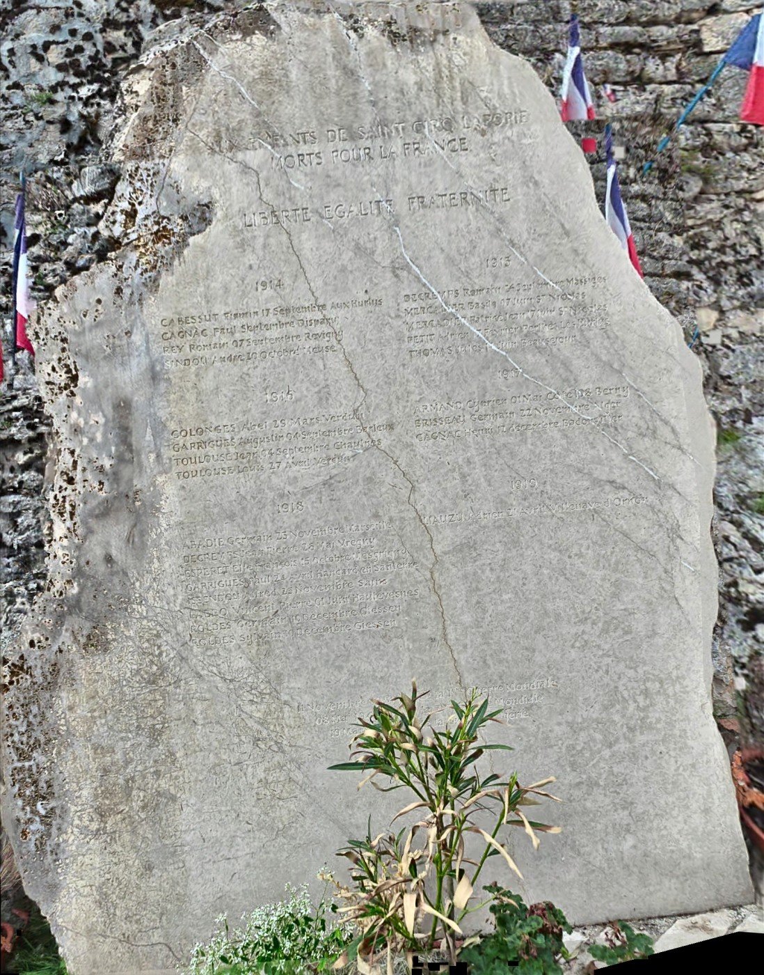 Le monument aux morts — Saint-Cirq-Lapopie
