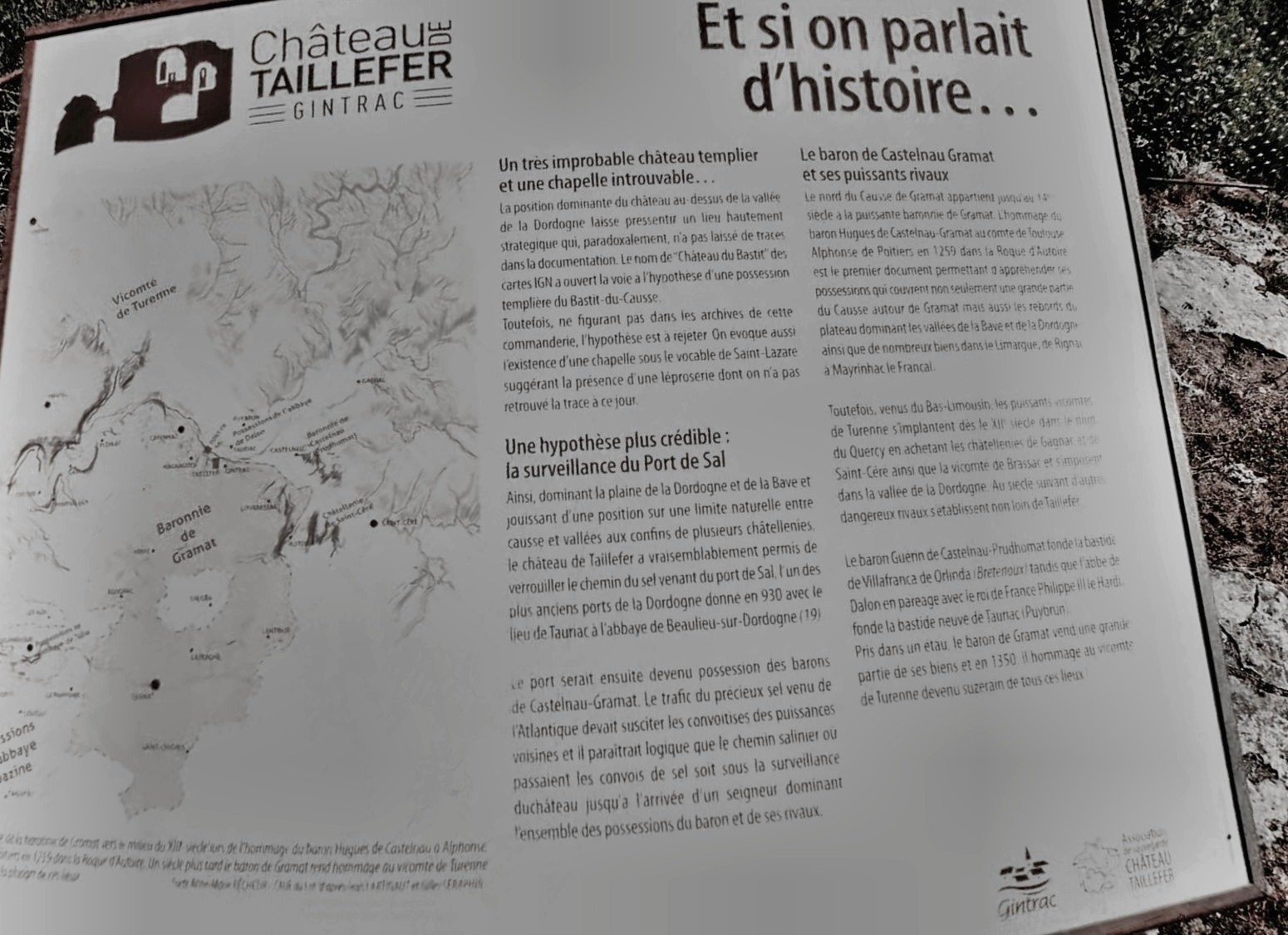 Panneau « Et si on parlait d'histoire… » : le port de Sal, les barons de Gramat et l'hypothèse templière — Ruines de Taillefer